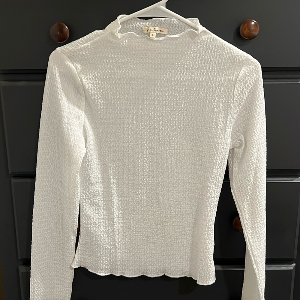 Et Clet White Textured Top Long Sleeve Basic Piece Curvy Edges NWOT Small